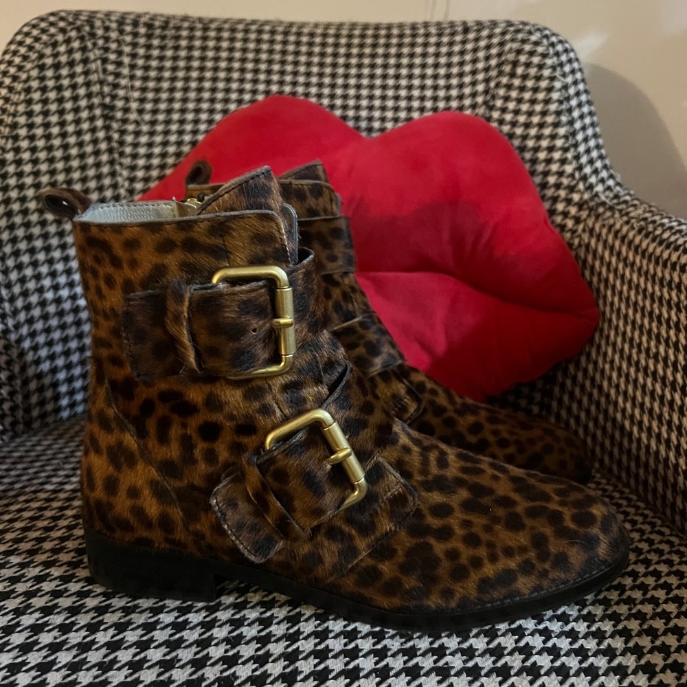 Leopard print ankle boots
